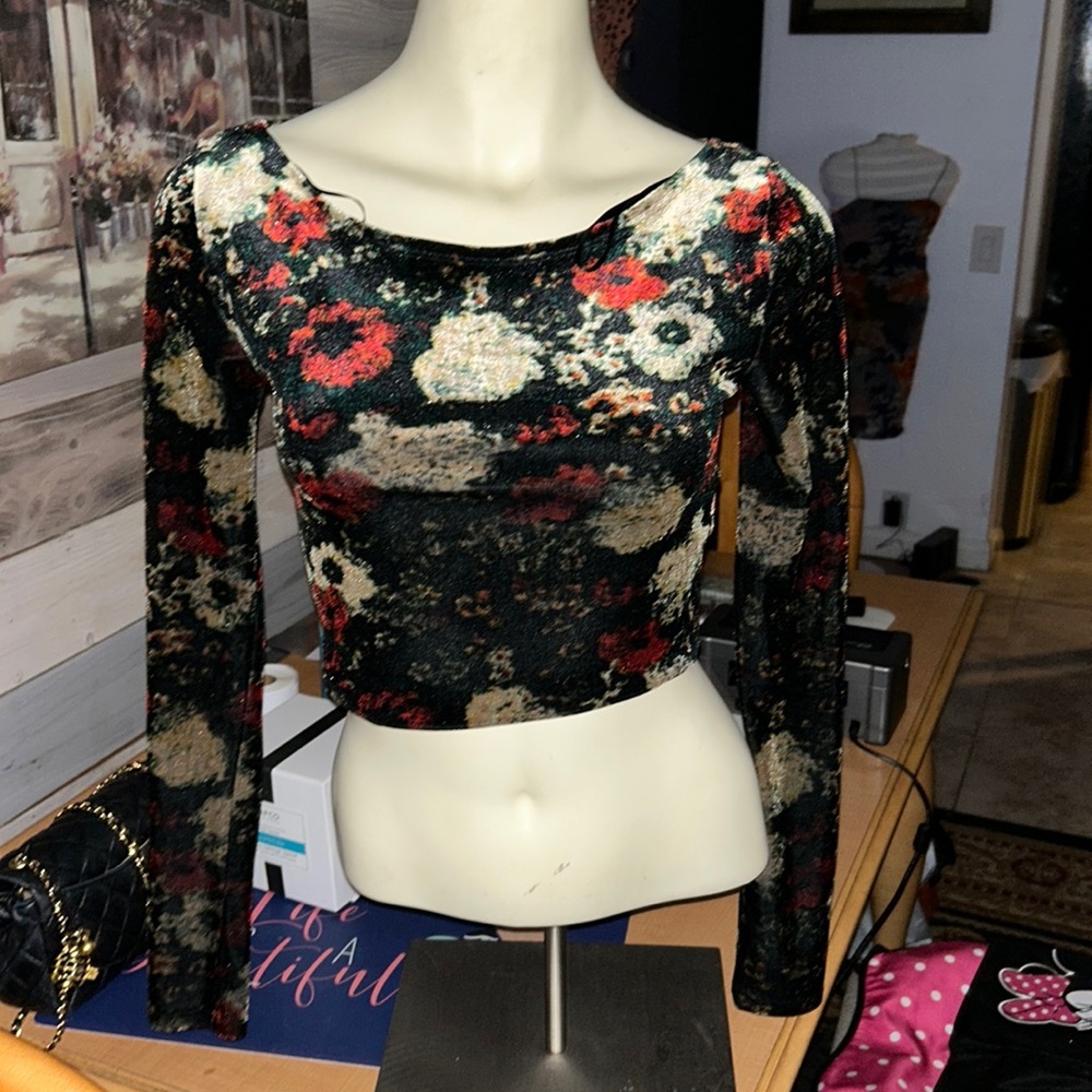 Kimchi Blue Floral Long Sleeve Cropped Top - small size